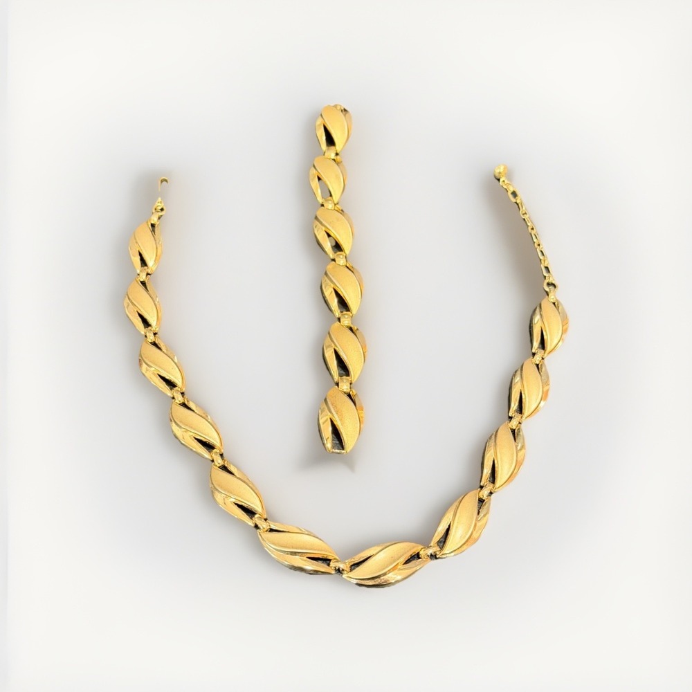 VTG Crown Trifari Glossy Matte Textured Gold Tone Choker Necklace Bracelet SET